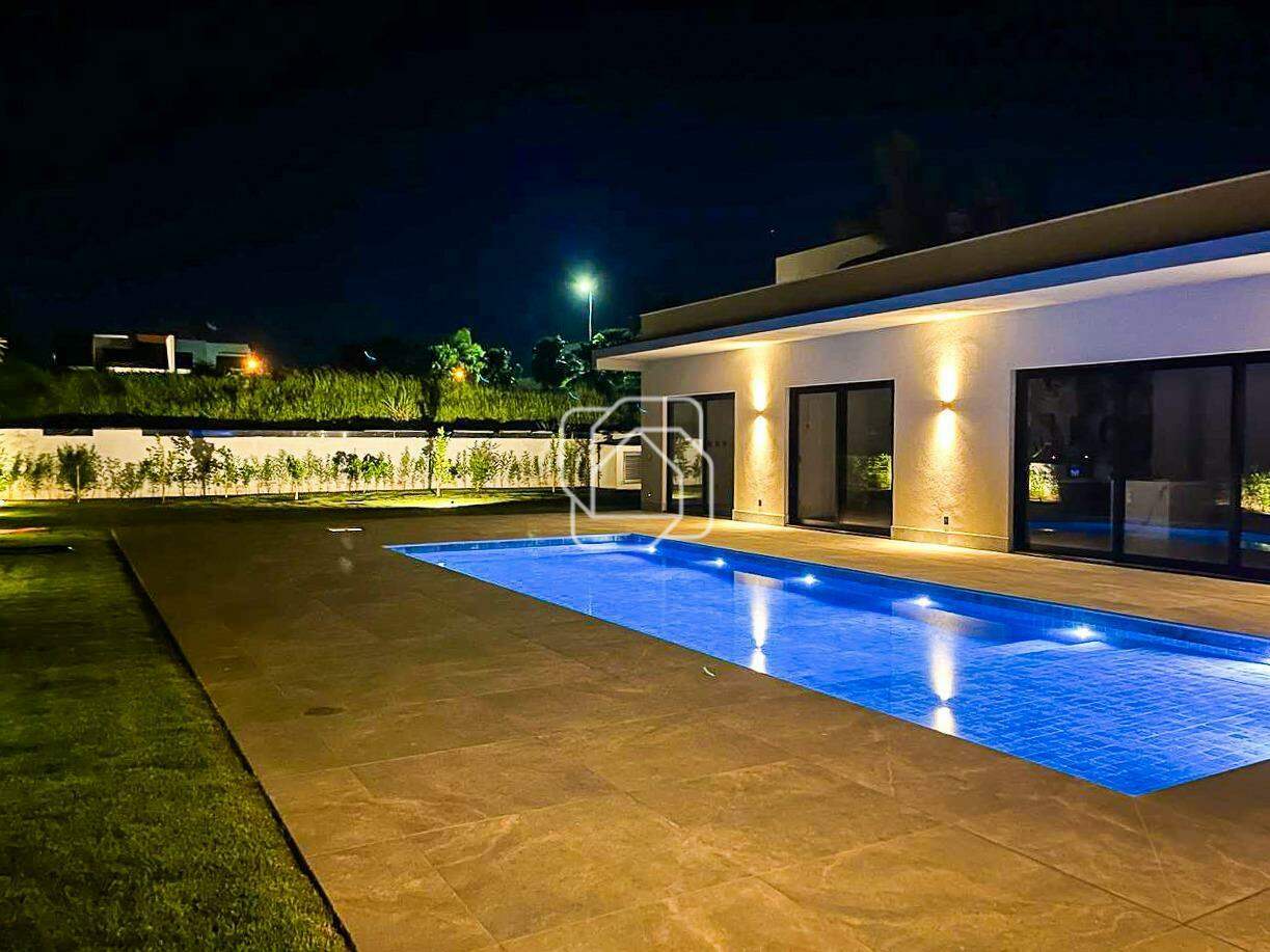 Casa de Condomínio à venda em Porto Feliz - SP - Fazenda Alvorada: Área externa com iluminação noturna