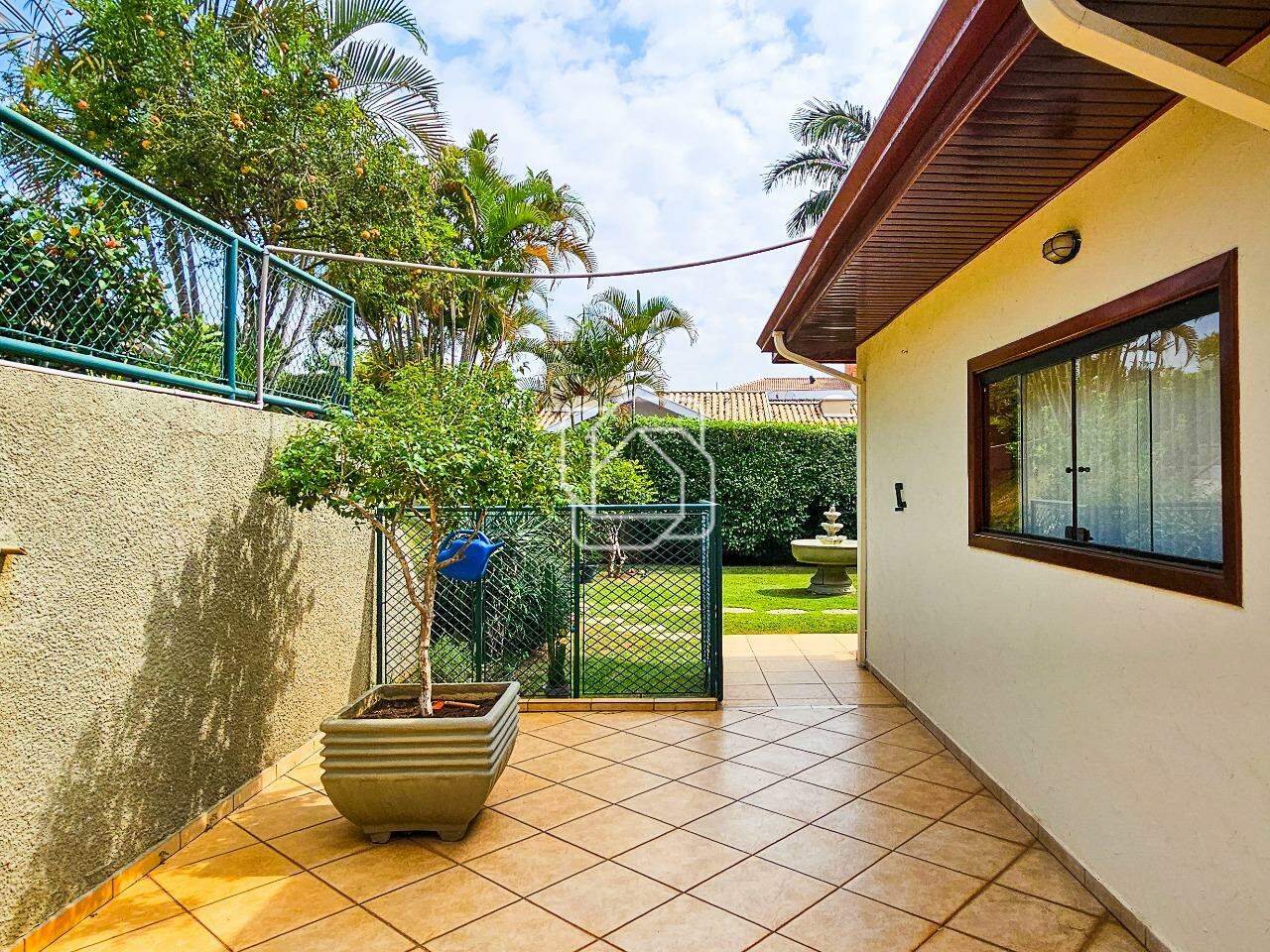 Casa de Condomínio à venda em Itu - SP - Condomínio Campos de Santo Antônio: Lateral da casa