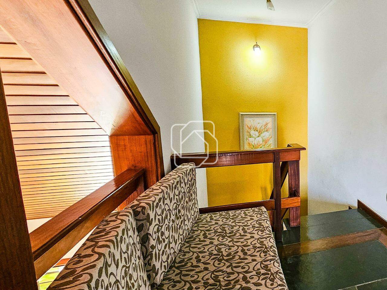 Casa de Condomínio à venda em Itu - SP - Condomínio Campos de Santo Antônio: Escada de acesso ao piso superior