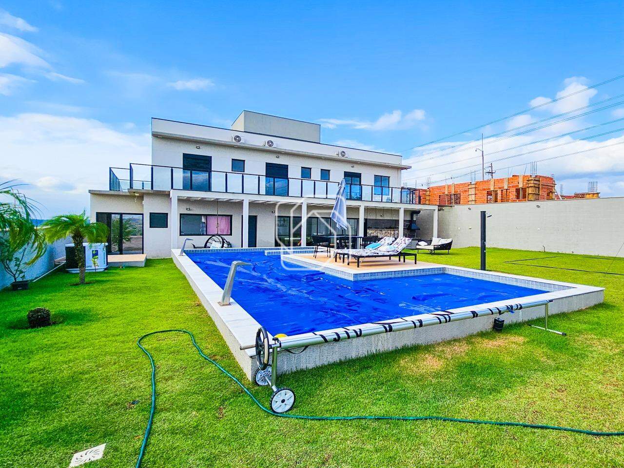 Casa de Condomínio à venda em Itu - SP - Residencial Parque Campos de Santo Antônio II: Quintal com piscina