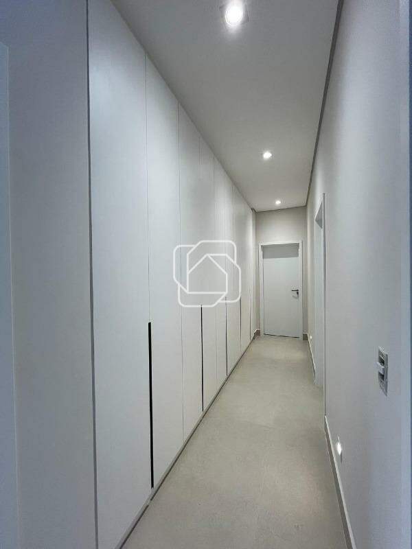 Casa de Condomínio à venda em Itu - SP - Residencial Parque Campos de Santo Antônio II: Corredor Closet