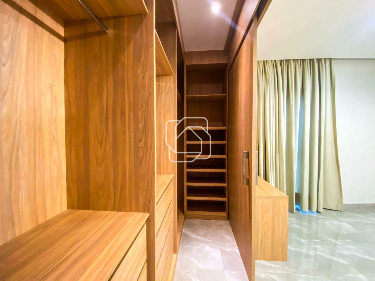 Casa de Condomínio para aluguel em Indaiatuba - SP - Residencial Duas Marias: Closet