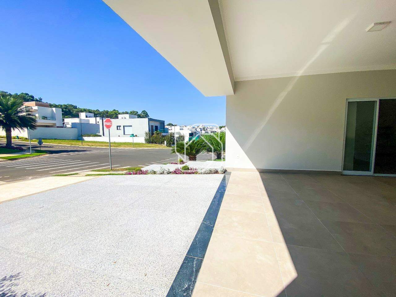Casa de Condomínio para aluguel em Indaiatuba - SP - Residencial Duas Marias: Garagem
