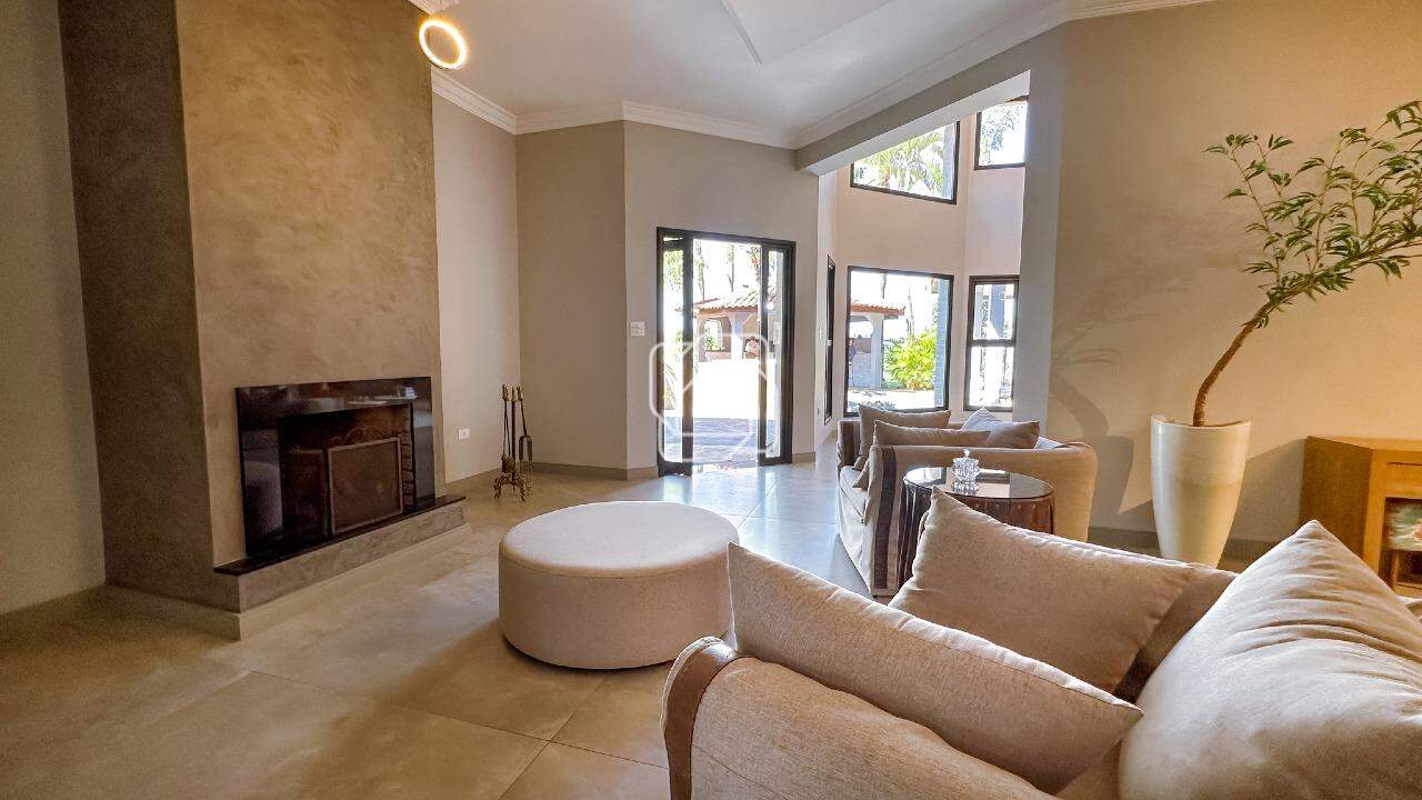 Casa de Condomínio à venda em Indaiatuba - SP - Vale das Laranjeiras: Sala de lareira