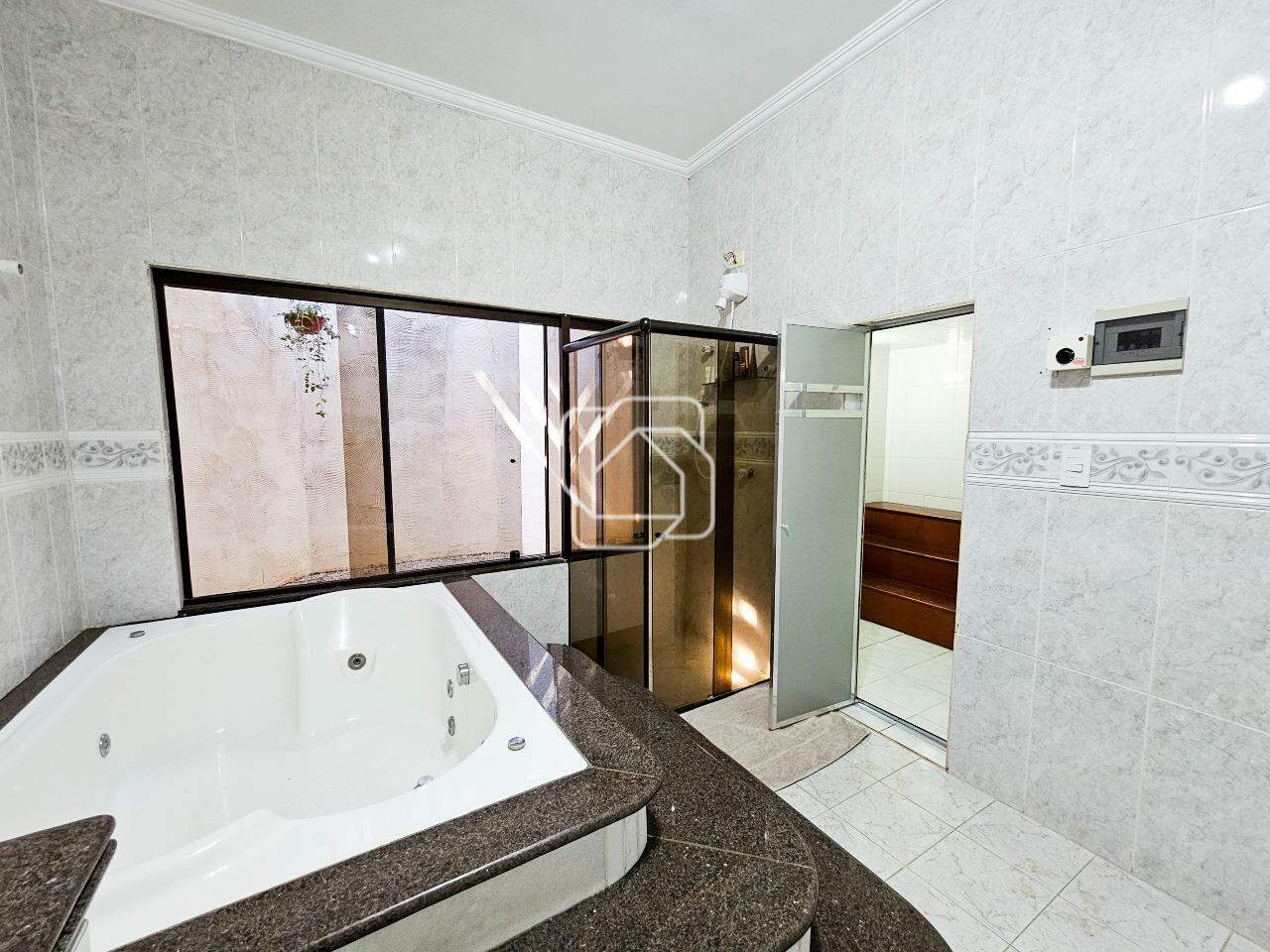 Casa de Condomínio à venda em Indaiatuba - SP - Vale das Laranjeiras: Banheiro