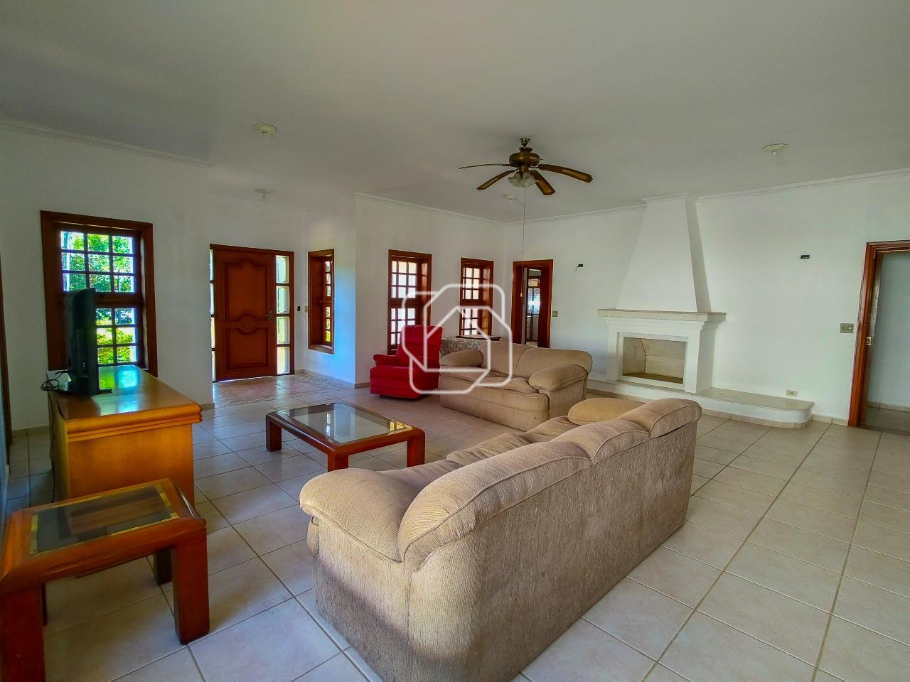 Casa de Condomínio à venda em Itu - SP - Condomínio City Castelo: Sala de estar e lareira