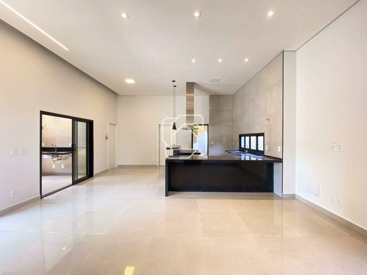 Casa de Condomínio à venda em Salto - SP - Residencial Lagos D’Icaraí: Salas integradas e cozinha