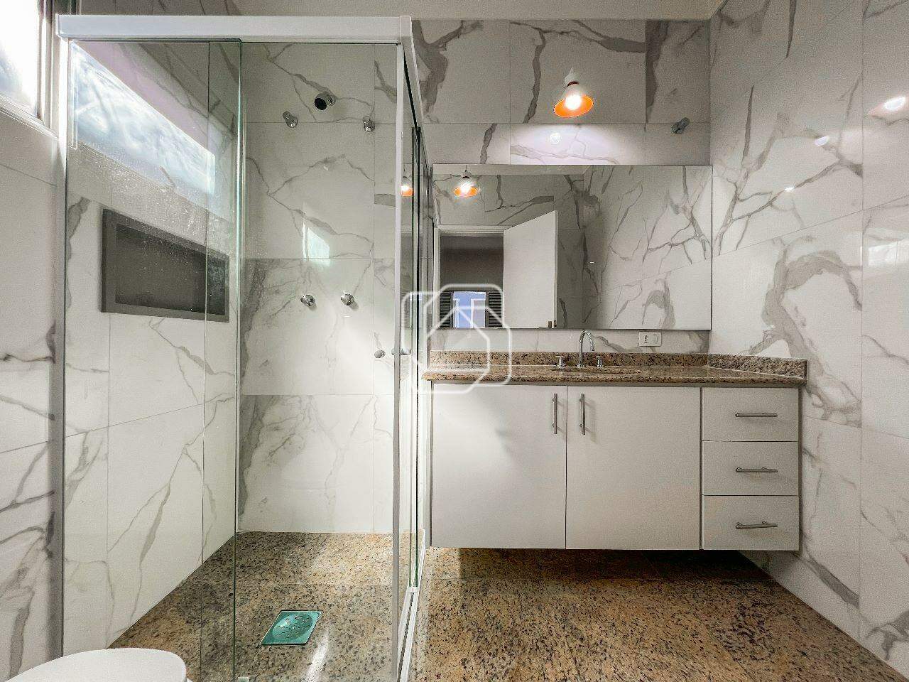 Casa de Condomínio para aluguel em Itu - SP - Condomínio Portal de Itu: Banheiro