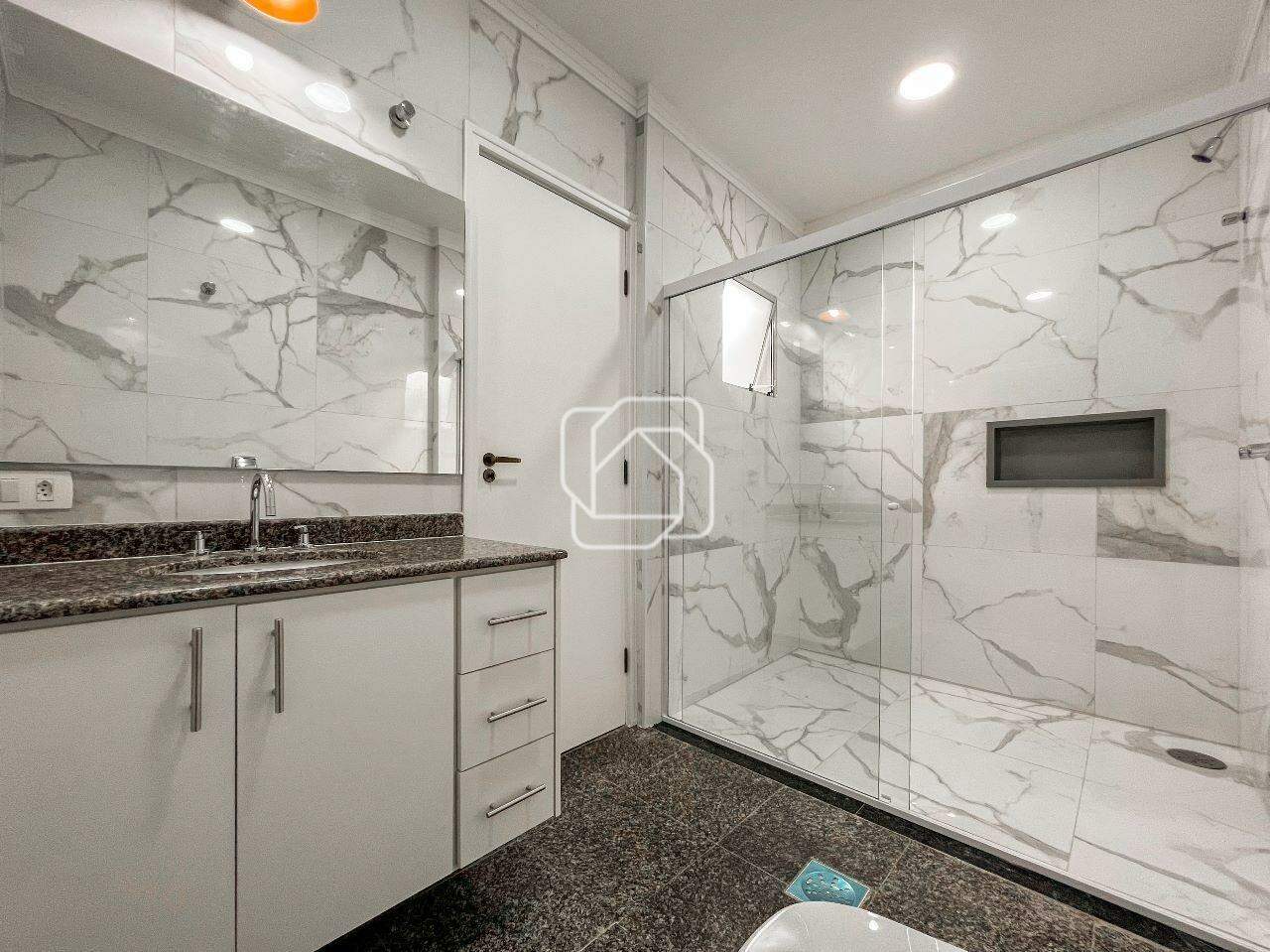 Casa de Condomínio para aluguel em Itu - SP - Condomínio Portal de Itu: Banheiro