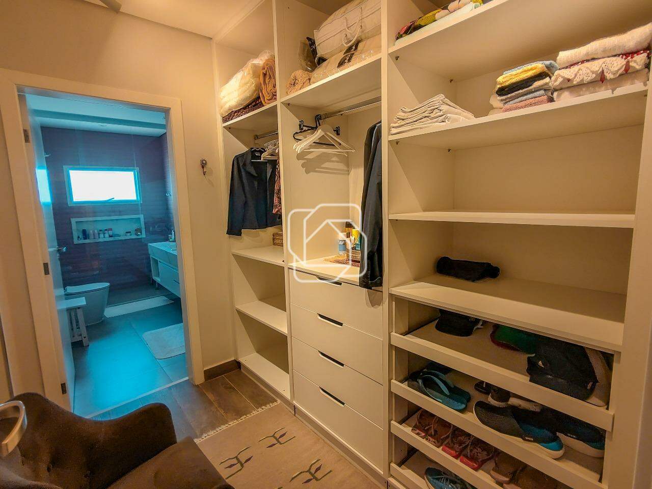Casa de Condomínio à venda em Itu - SP - Parque Village Castelo: Closet da suíte master