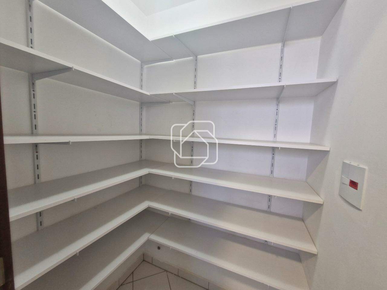 Apartamento à venda em Indaiatuba - SP - Edifício Piazza Treviso: Despensa