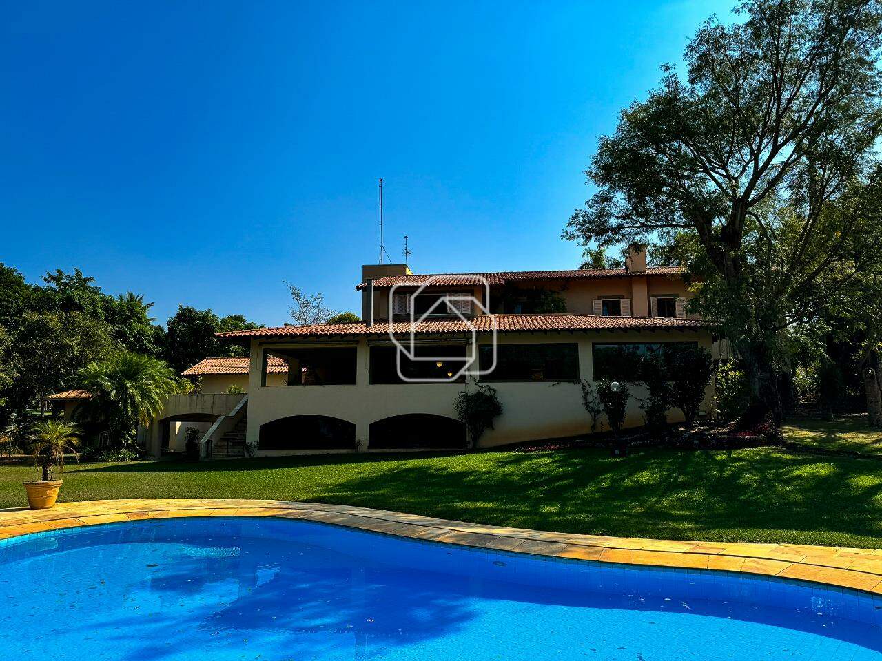 Casa de Condomínio à venda em Itu - SP - Condomínio Terras de São José: Piscina e fachada