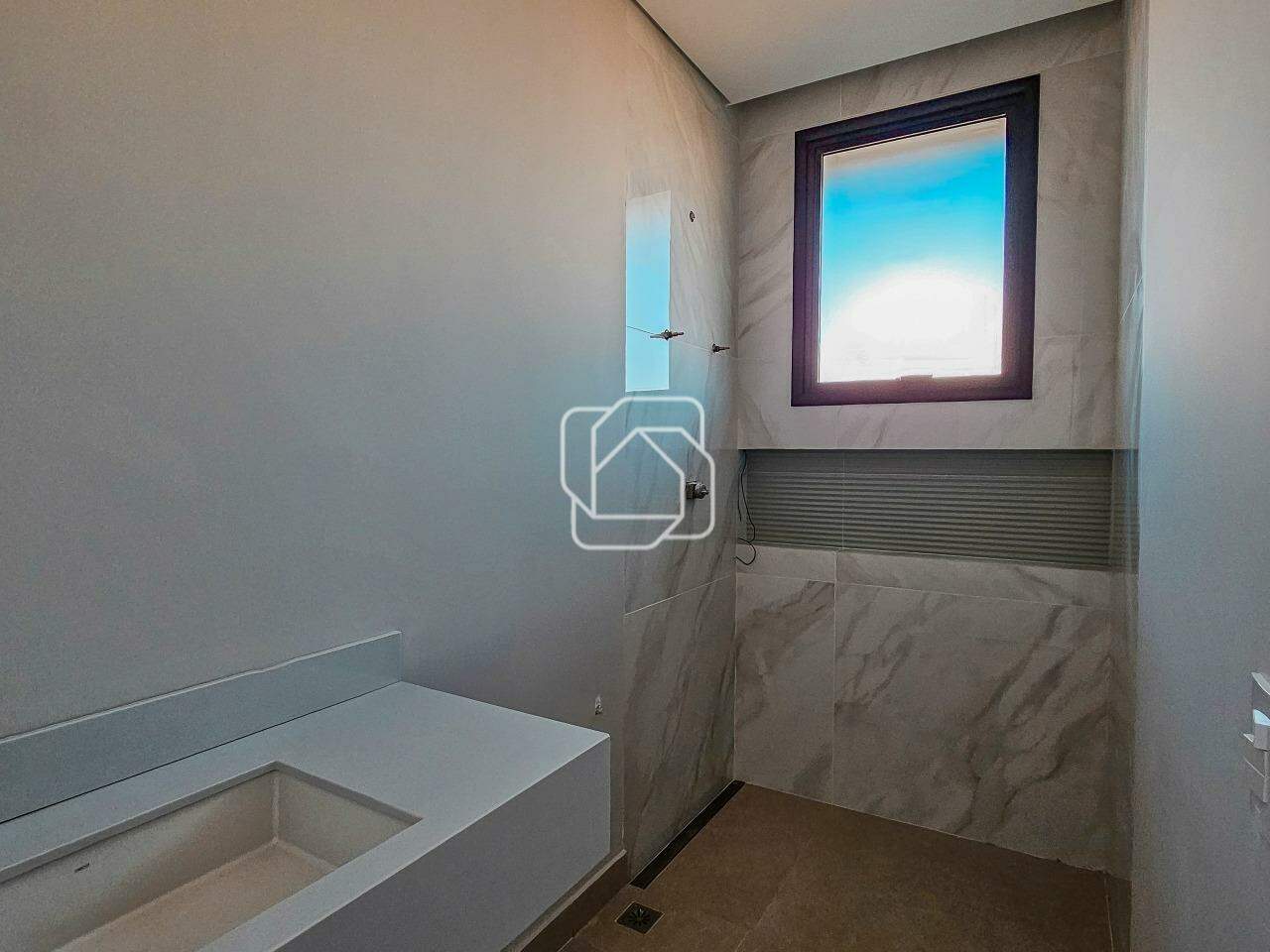 Casa de Condomínio à venda em Itu - SP - Residencial Parque Campos de Santo Antônio II: Banheiro da suíte 2