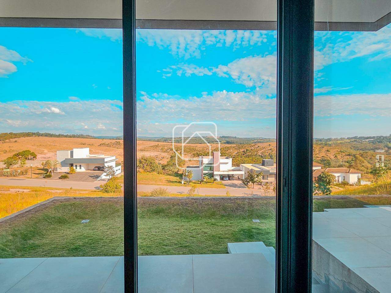 Casa de Condomínio à venda em Itu - SP - Residencial Parque Campos de Santo Antônio II: Vista da suíte master