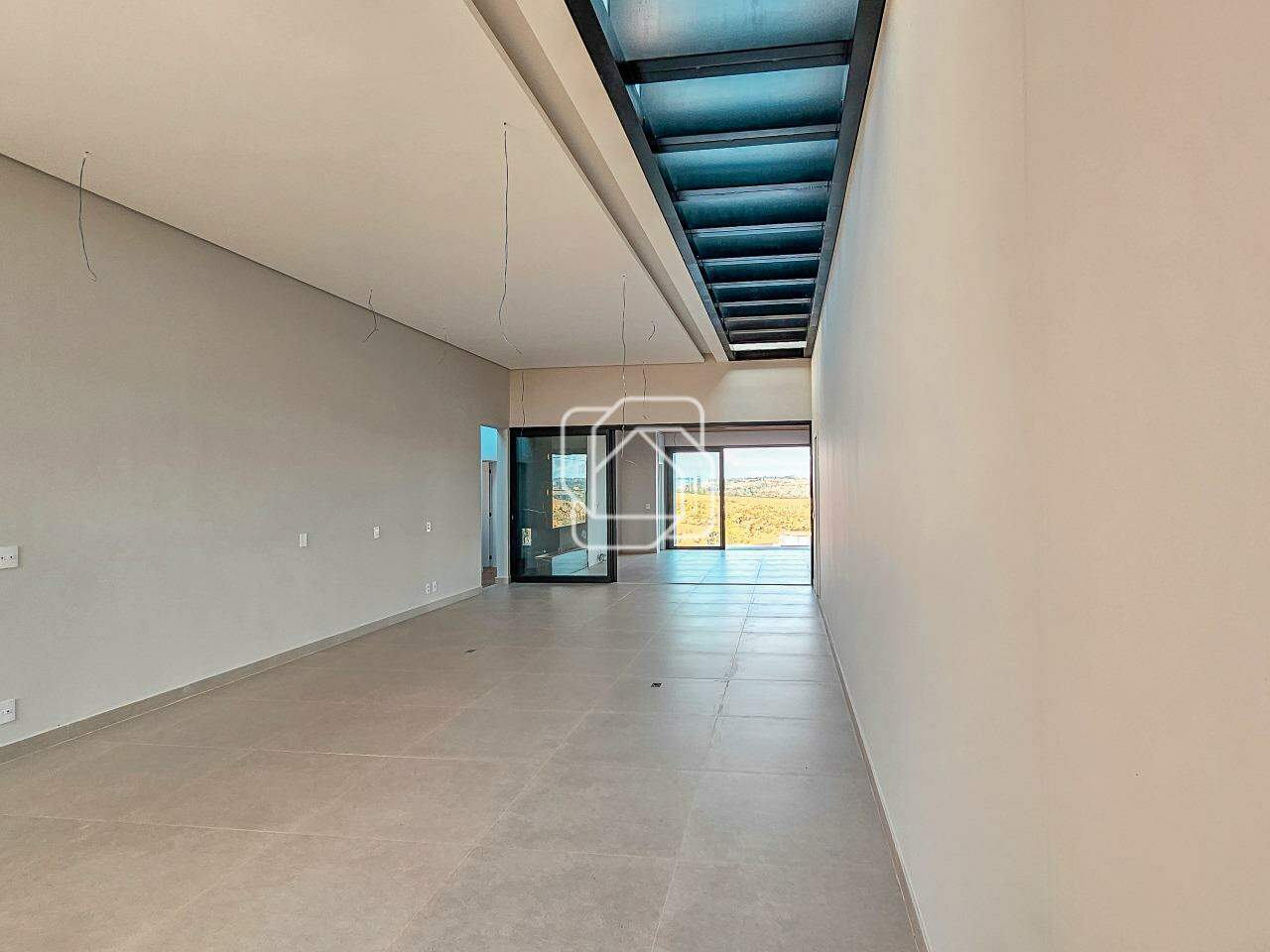 Casa de Condomínio à venda em Itu - SP - Residencial Parque Campos de Santo Antônio II: Sala de estar com vista