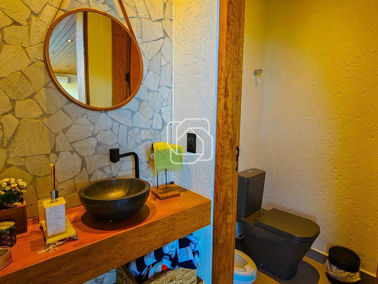 Casa de Condomínio à venda em Itu - SP - Condomínio Villas do Golfe: Lavabo
