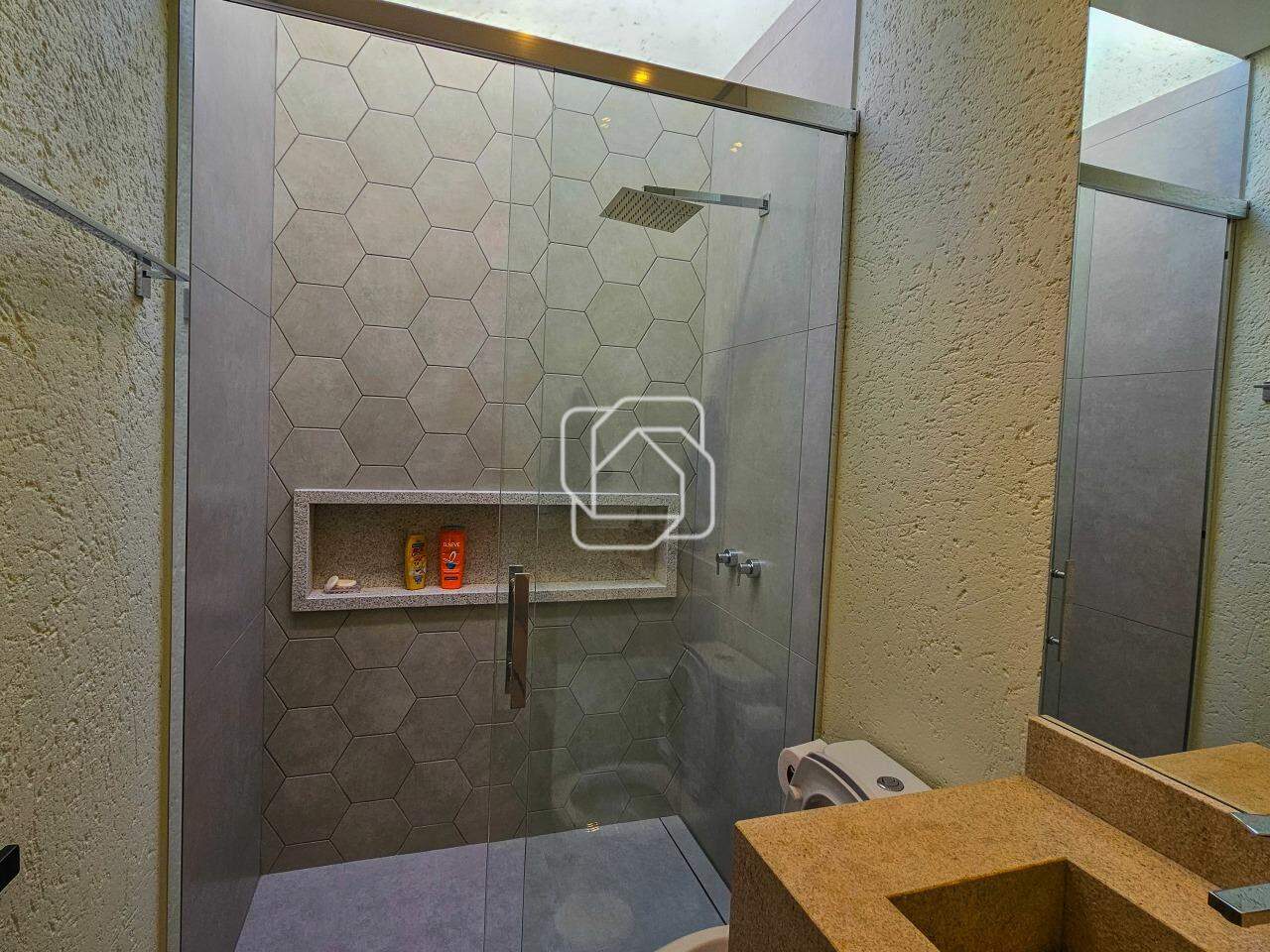 Casa de Condomínio à venda em Itu - SP - Condomínio Villas do Golfe: Banheiro da suíte 2