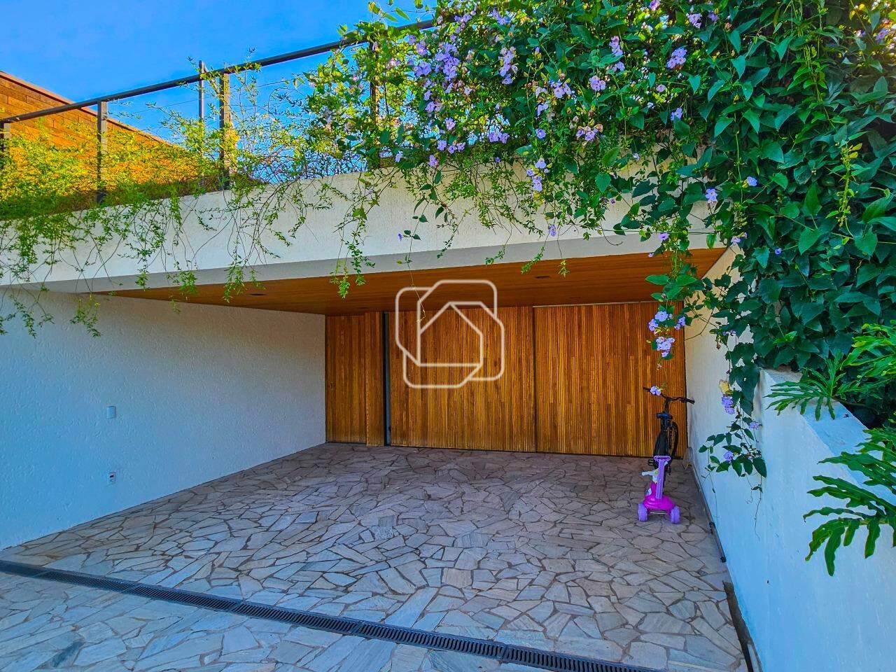Casa de Condomínio à venda em Itu - SP - Condomínio Villas do Golfe: Garagem com depósito