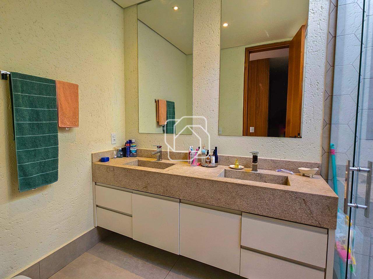 Casa de Condomínio à venda em Itu - SP - Condomínio Villas do Golfe: Banheiro da suíte master