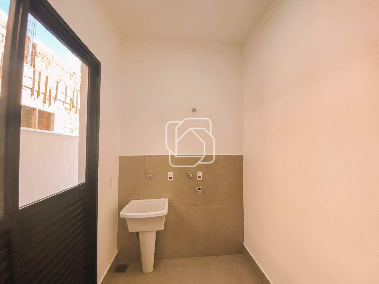 Casa de Condomínio para aluguel em Itu - SP - Condomínio Villas do Golfe: Lavanderia coberta