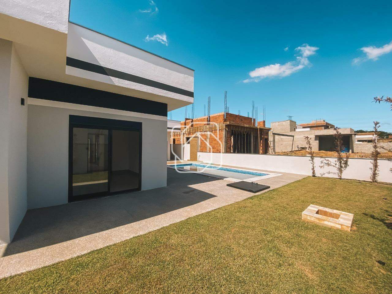 Casa de Condomínio para aluguel em Itu - SP - Condomínio Villas do Golfe: Quintal e piscina