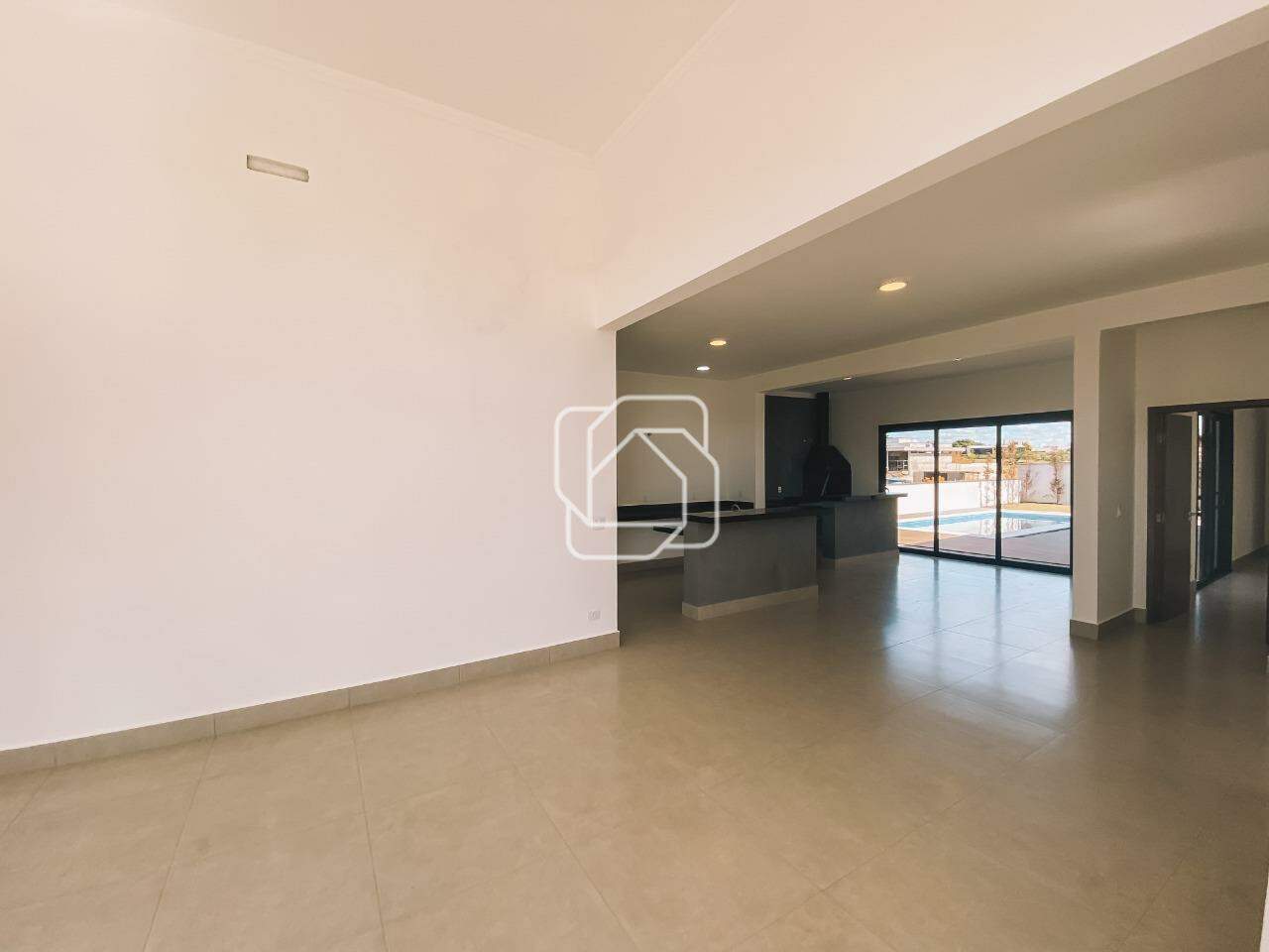Casa de Condomínio para aluguel em Itu - SP - Condomínio Villas do Golfe: Ampla sala e cozinha integradas