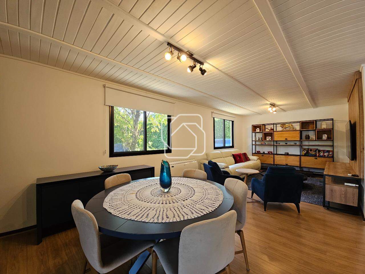 Casa de Condomínio para aluguel em Indaiatuba - SP - Vale das Laranjeiras: Sala de jantar