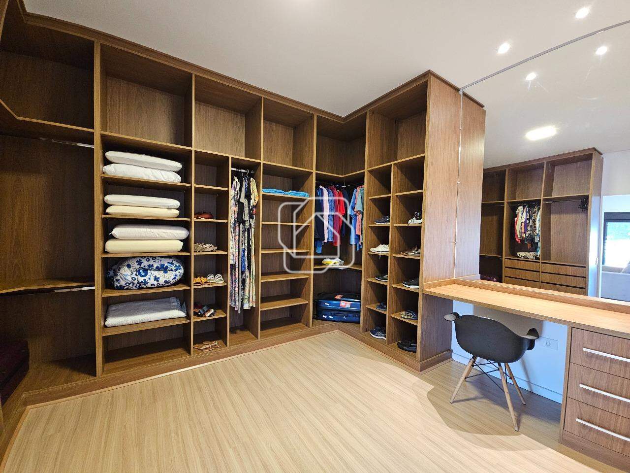 Casa de Condomínio para aluguel em Indaiatuba - SP - Vale das Laranjeiras: Closet