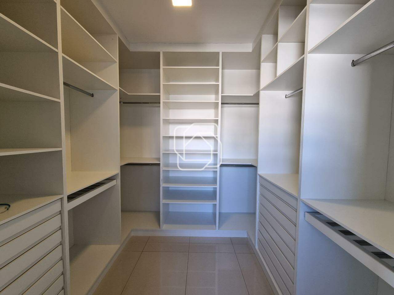 Casa de Condomínio para aluguel em Indaiatuba - SP - Condomínio Terra Magna: Closet
