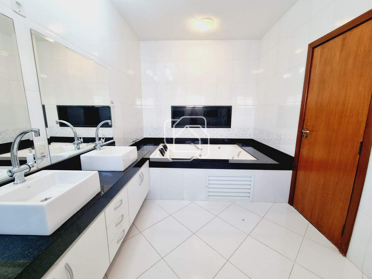 Casa de Condomínio para aluguel em Indaiatuba - SP - Jardim Residencial Santa Clara: Banheiro