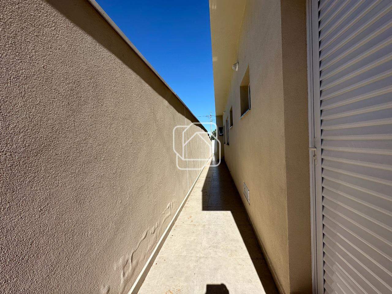Casa de Condomínio à venda em Salto - SP - Residencial Lagos D’Icaraí: Corredor externo
