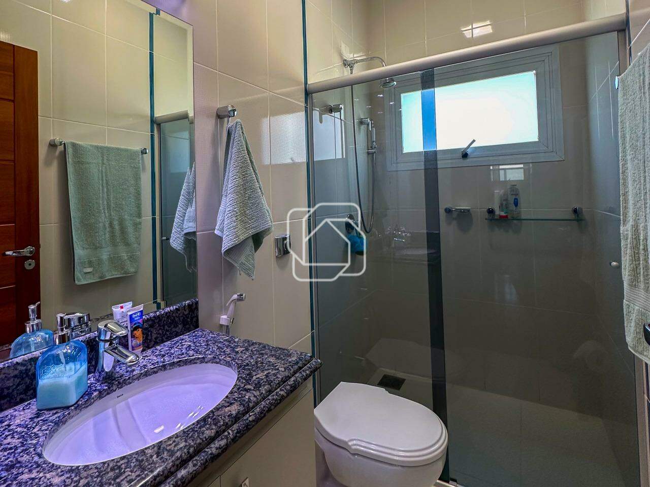 Casa de Condomínio à venda em Itu - SP - Jardim Plaza Atheneé: Banheiro
