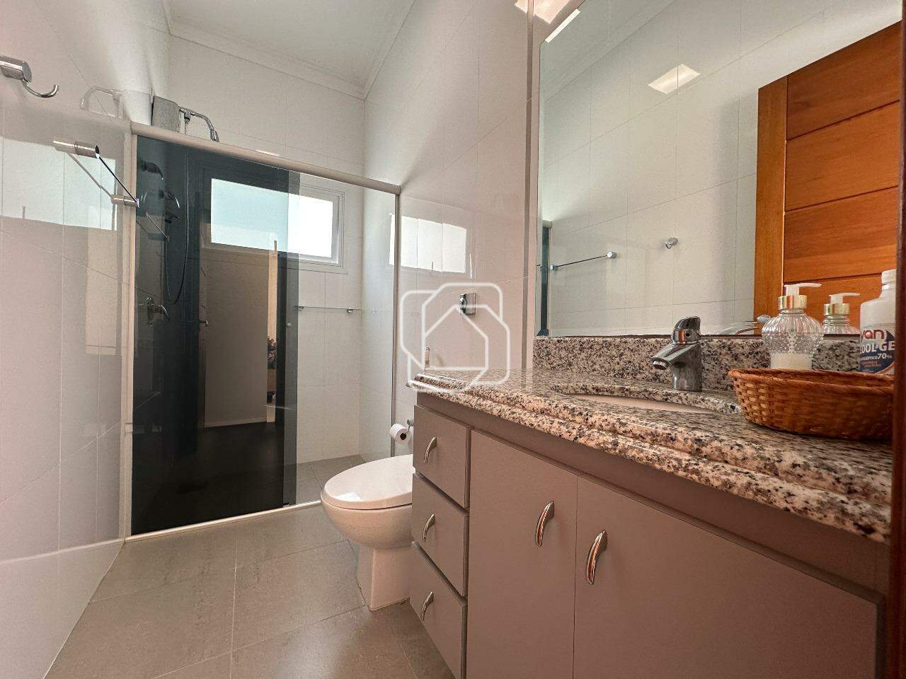 Casa de Condomínio à venda em Itu - SP - Jardim Plaza Atheneé: Banheiro