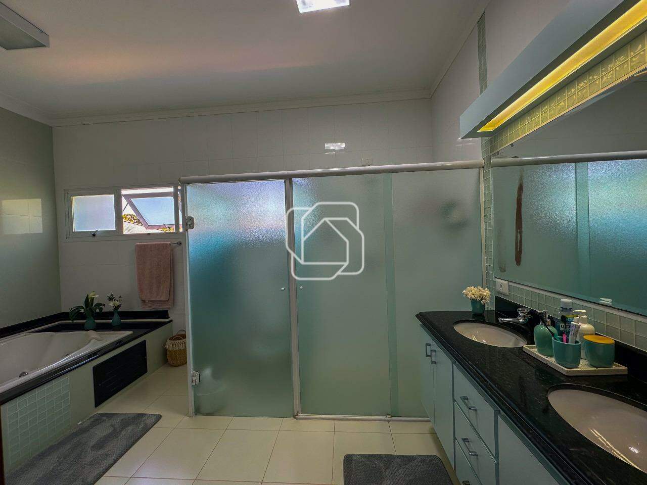 Casa de Condomínio à venda em Itu - SP - Jardim Plaza Atheneé: Banheiro