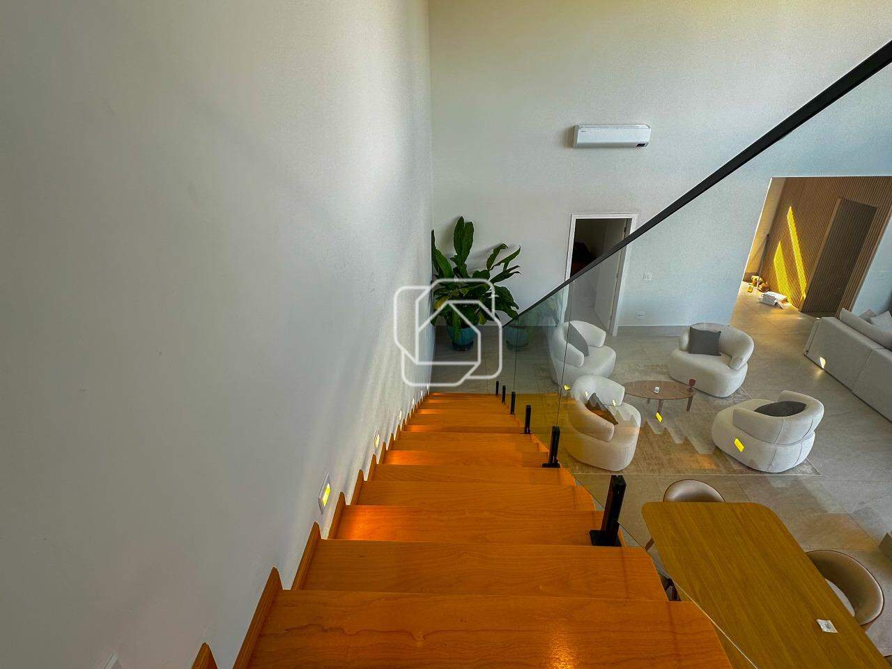 Casa de Condomínio à venda em Itu - SP - Condomínio Villas do Golfe: Escada