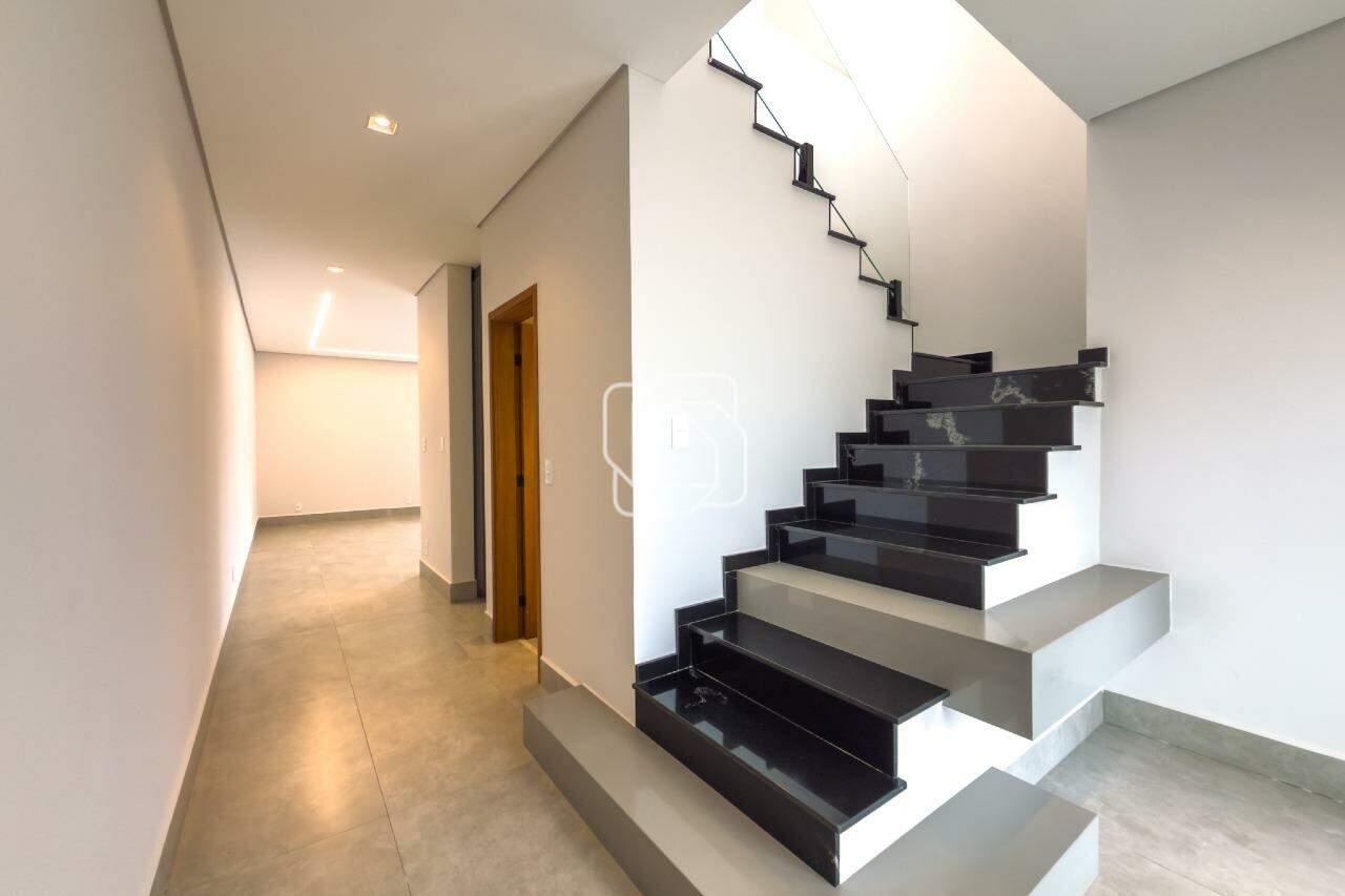 Casa de Condomínio à venda em Indaiatuba - SP - Jardim Residencial Viena: Escadas