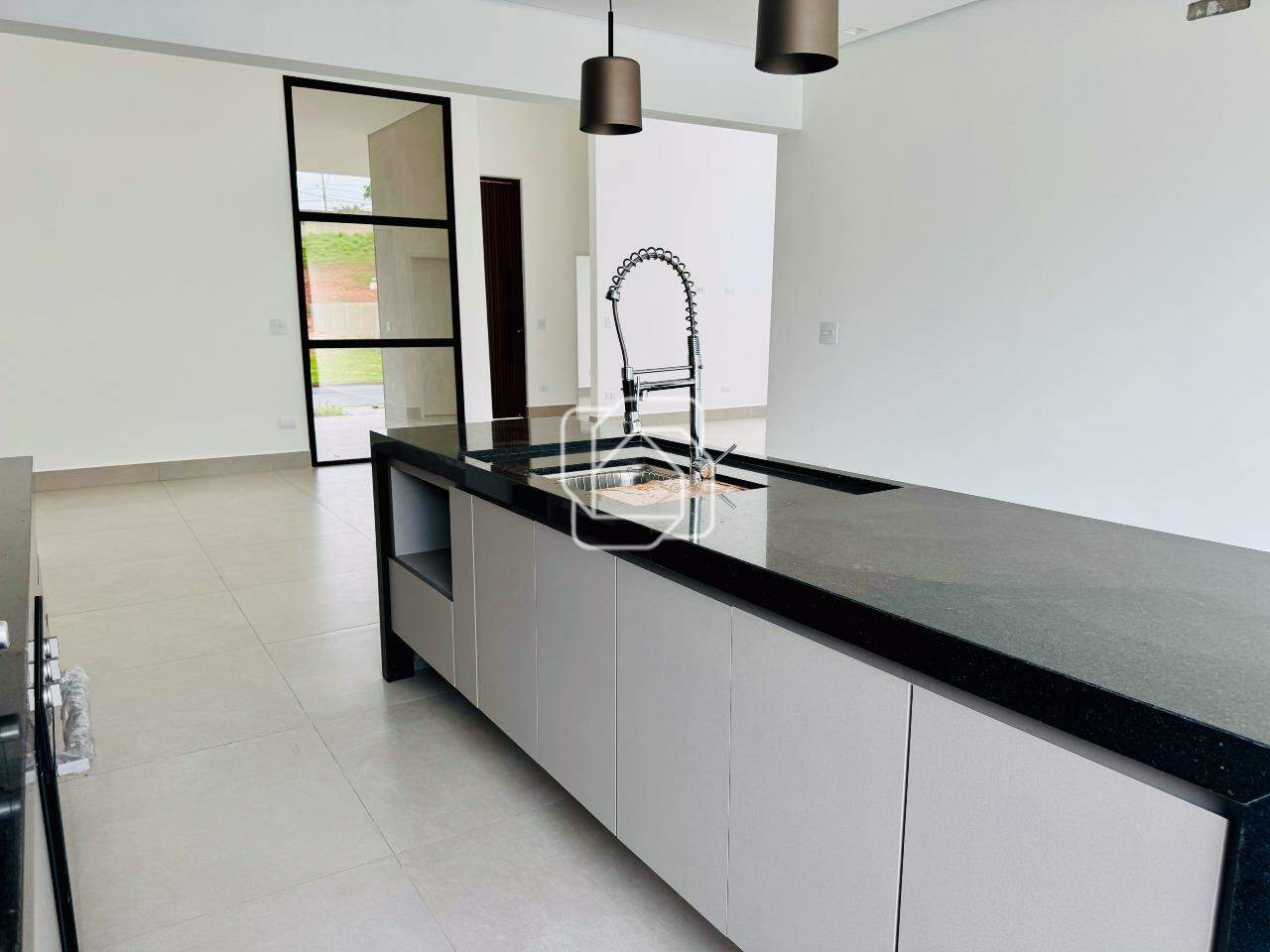 Casa de Condomínio à venda em Salto - SP - Portal dos Bandeirantes Salto: Cozinha integrada