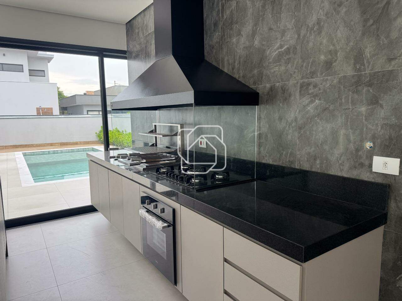 Casa de Condomínio à venda em Salto - SP - Portal dos Bandeirantes Salto: Área Gourmet integrada