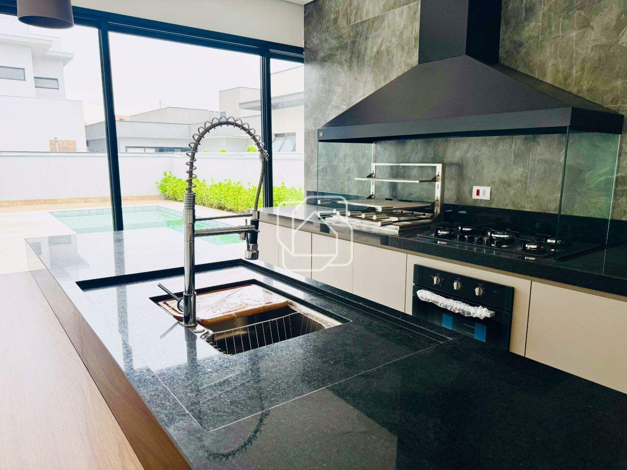 Casa de Condomínio à venda em Salto - SP - Portal dos Bandeirantes Salto: Cozinha integrada