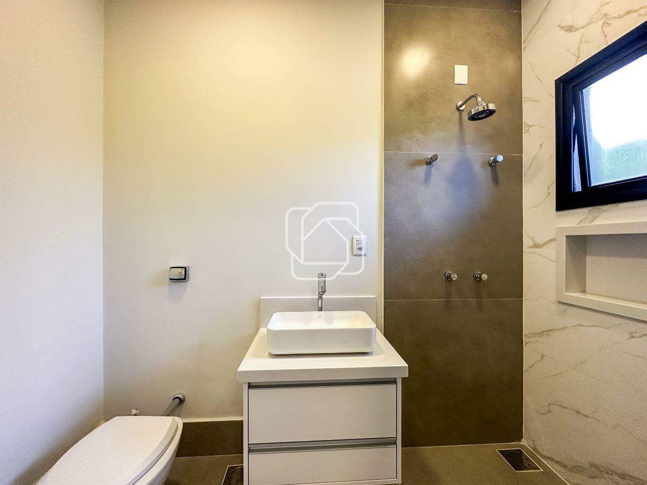 Casa de Condomínio para aluguel em Itu - SP - Condomínio Villas do Golfe: Banheiro