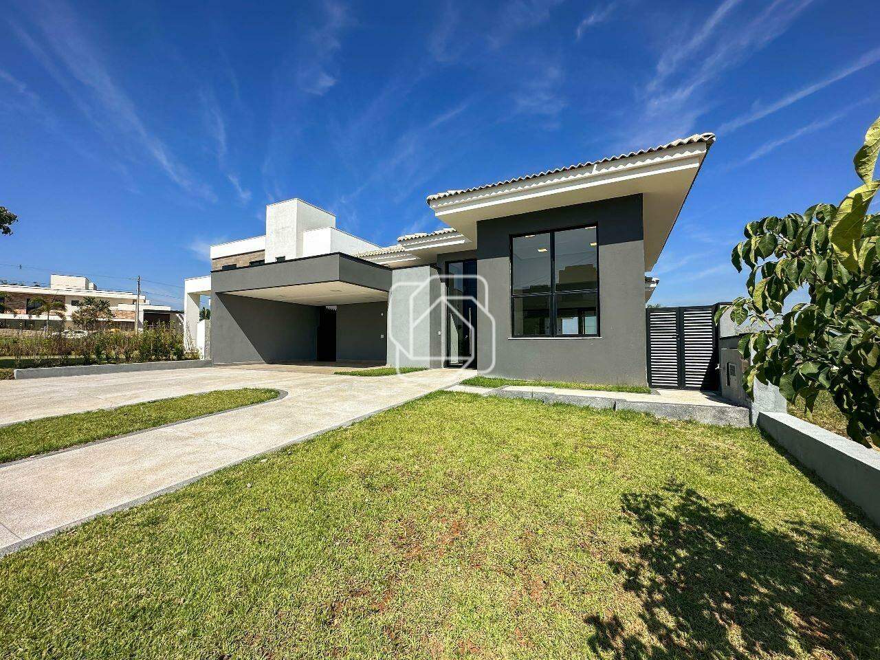 Casa de Condomínio para aluguel em Itu - SP - Condomínio Villas do Golfe: Fachada da casa