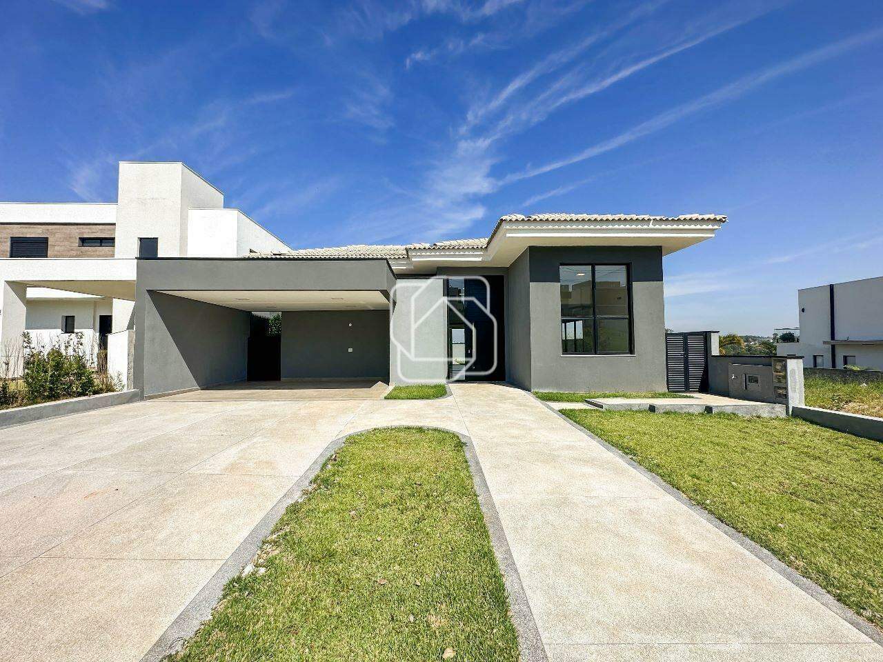 Casa de Condomínio para aluguel em Itu - SP - Condomínio Villas do Golfe: Fachada da casa