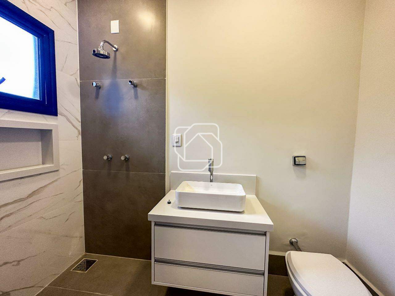 Casa de Condomínio para aluguel em Itu - SP - Condomínio Villas do Golfe: Banheiro