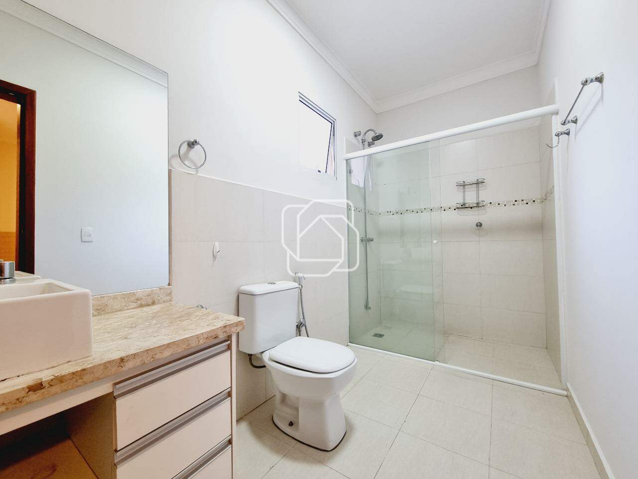 Casa de Condomínio para aluguel em Indaiatuba - SP - Jardim Residencial Santa Clara: Banheiro