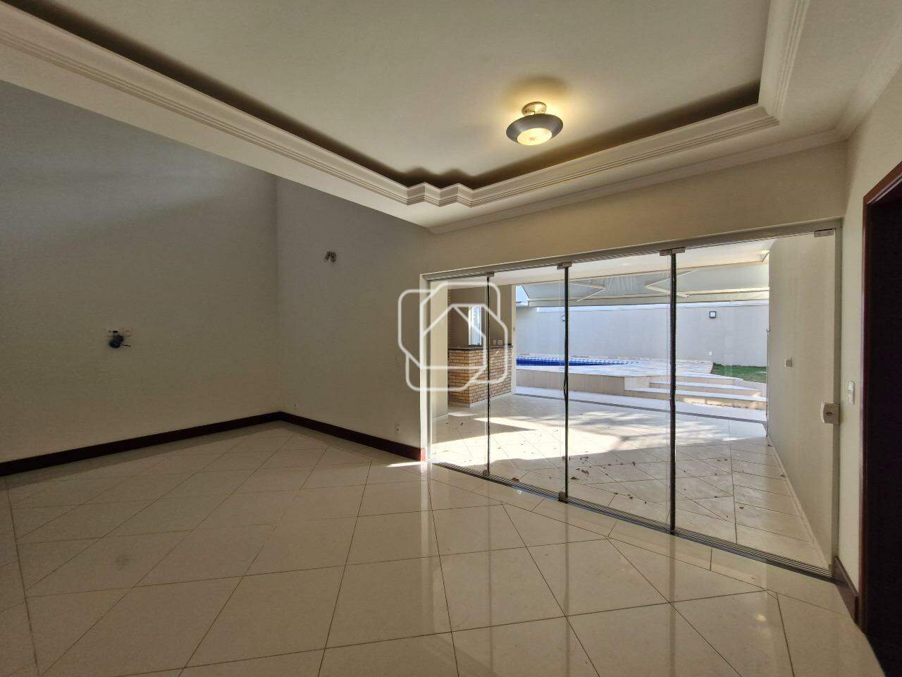 Casa de Condomínio para aluguel em Indaiatuba - SP - Jardim Residencial Santa Clara: Sala de estar