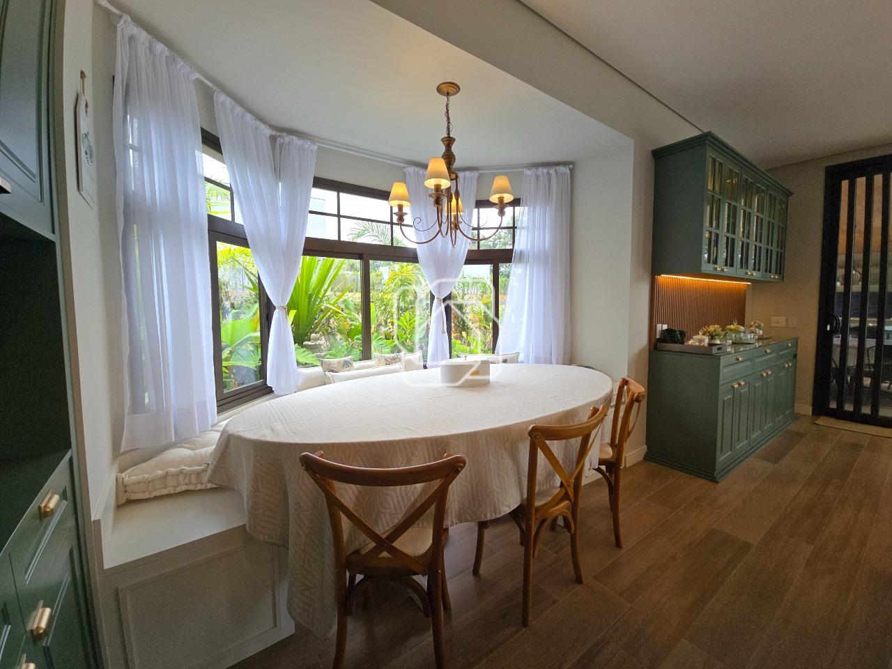 Casa de Condomínio à venda em Cabreúva - SP - Portal do Japy Golf Clube: Mesa de jantar