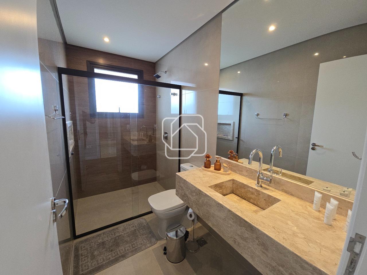 Casa de Condomínio à venda em Cabreúva - SP - Portal do Japy Golf Clube: Banheiro