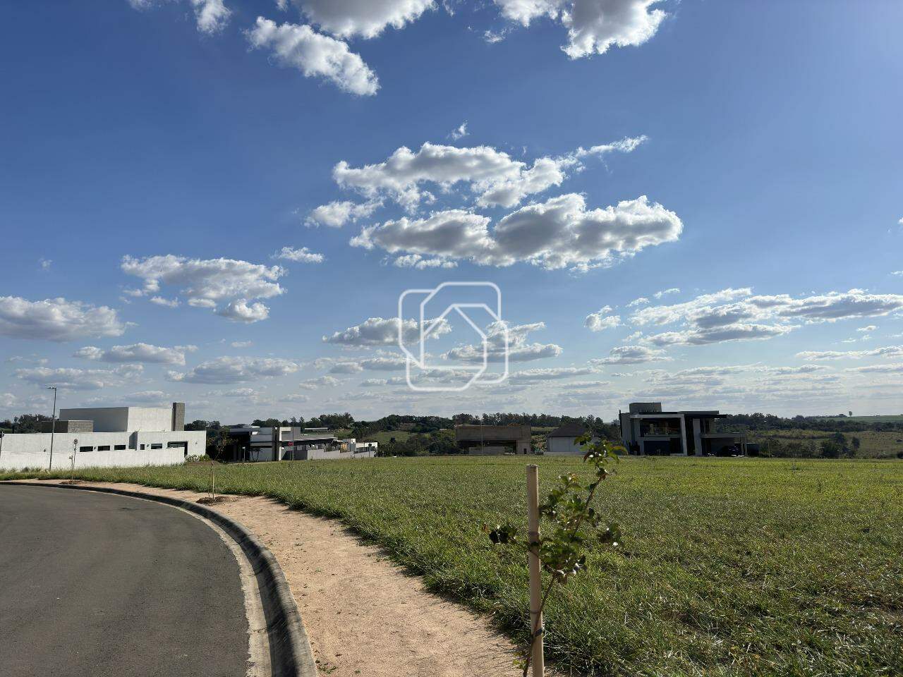 Terreno à venda em Indaiatuba - SP - Reserva Petrus: Rua do terreno 