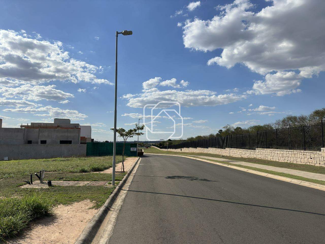 Terreno à venda em Indaiatuba - SP - Reserva Petrus: Rua do terreno 
