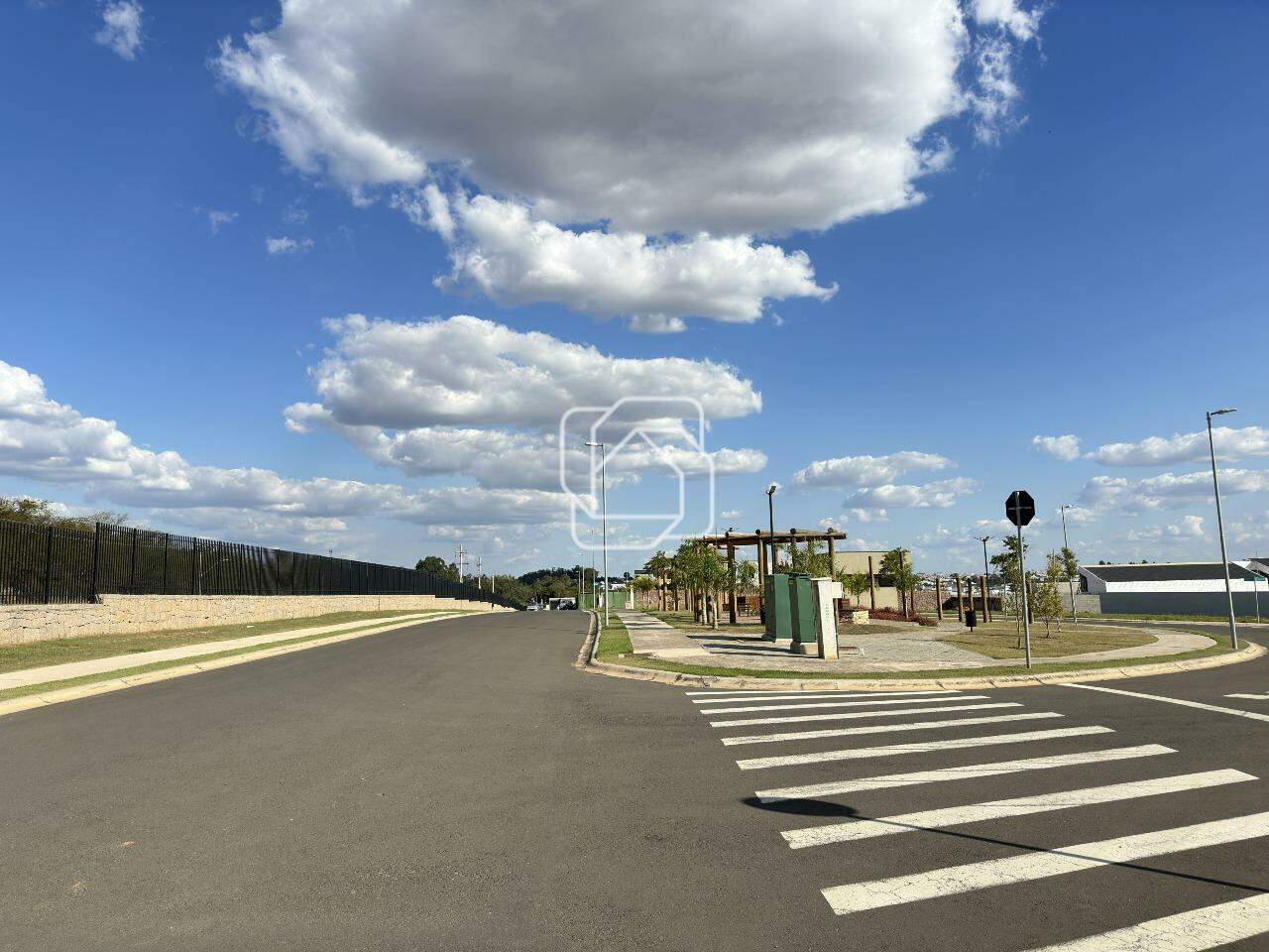 Terreno à venda em Indaiatuba - SP - Reserva Petrus: Rua do terreno 